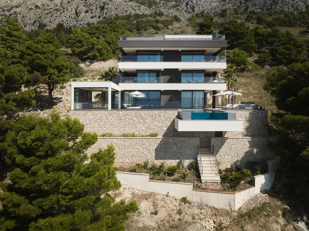 Spacious Villa Retreat with Pools in Mimice