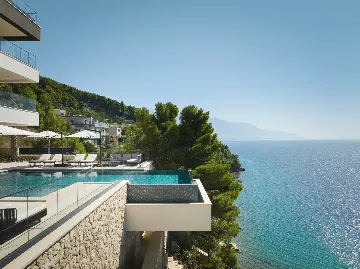 Spacious Villa Retreat with Pools in Mimice