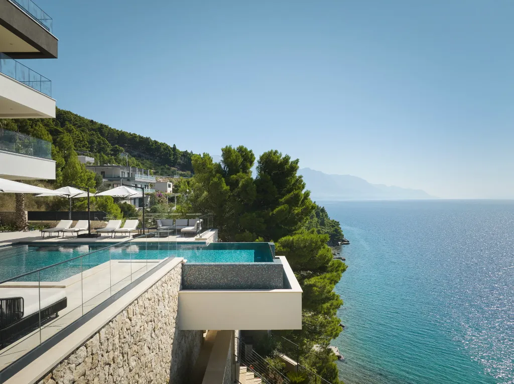 Spacious Villa Retreat with Pools in Mimice