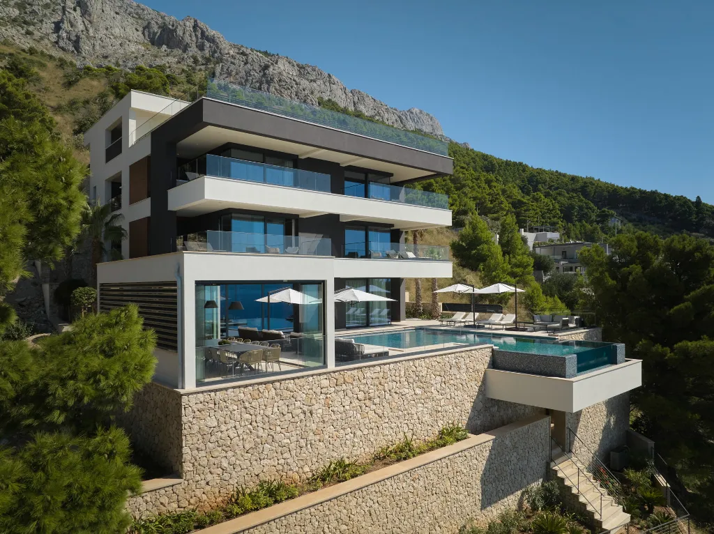 Spacious Villa Retreat with Pools in Mimice