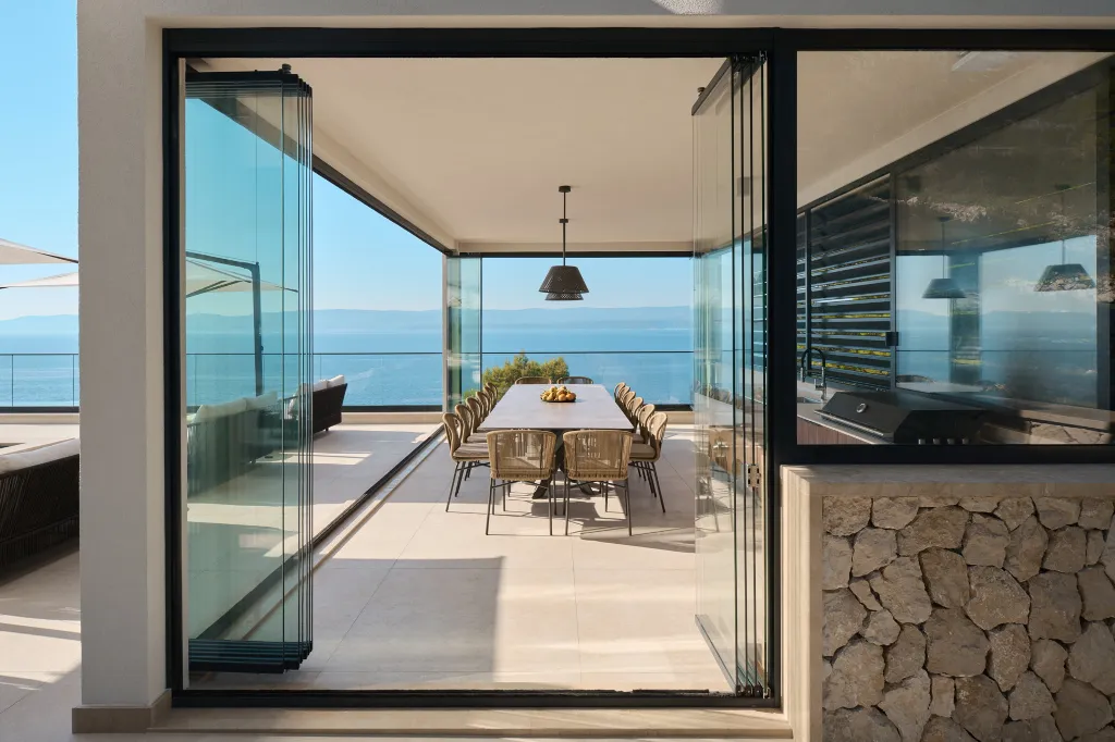 Spacious Villa Retreat with Pools in Mimice