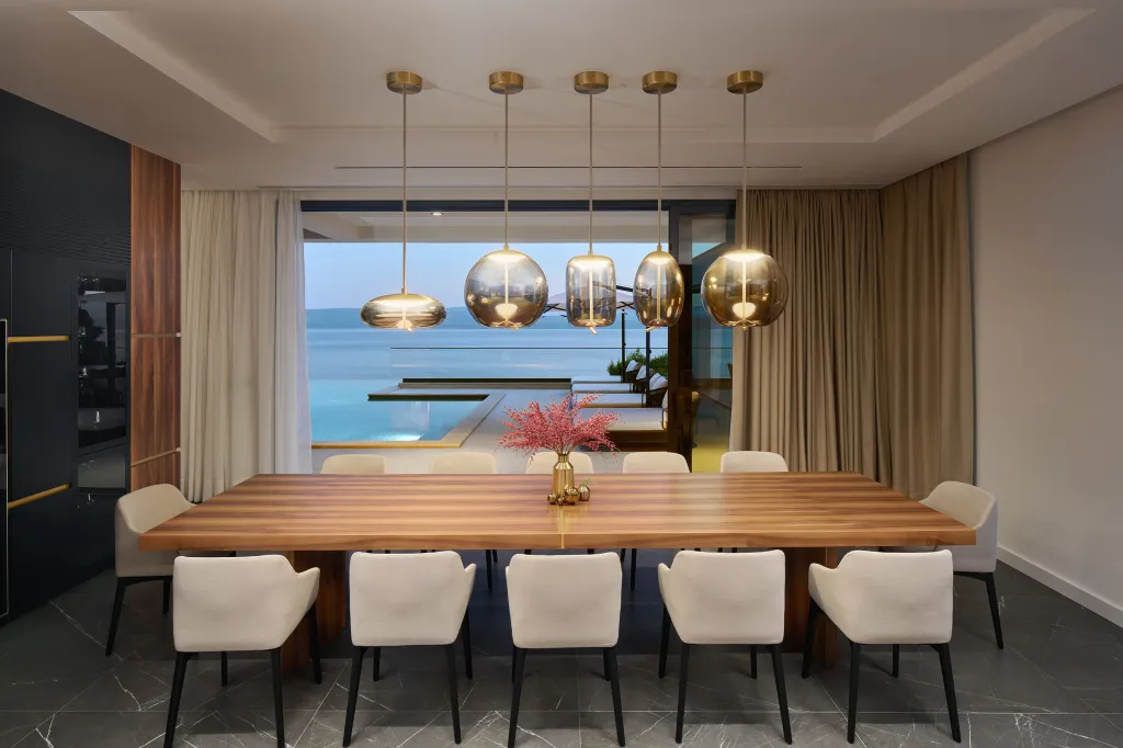 Spacious Villa Retreat with Pools in Mimice