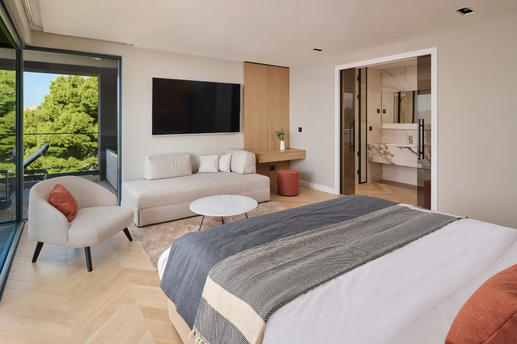 Spacious Villa Retreat with Pools in Mimice