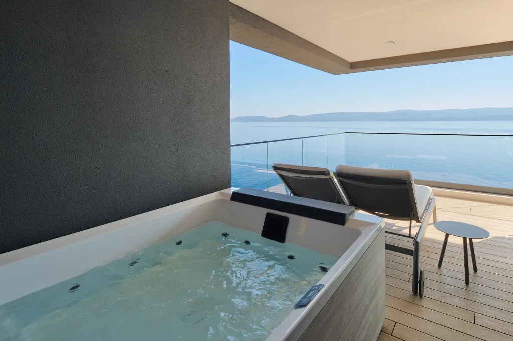 Spacious Villa Retreat with Pools in Mimice