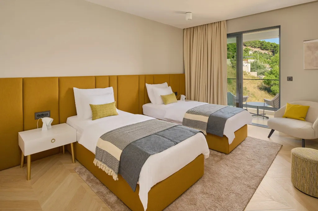 Spacious Villa Retreat with Pools in Mimice