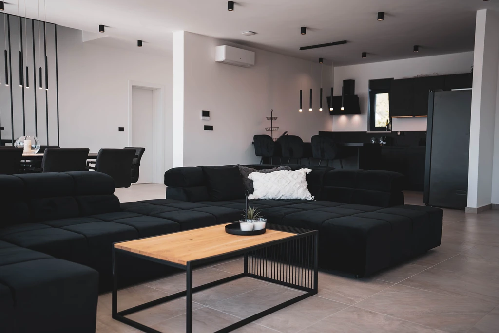 Contemporary Villa with Pool and Sea Views, Kaštel Stari