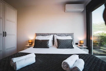 Contemporary Villa with Pool and Sea Views, Kaštel Stari