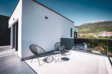 Contemporary Villa with Pool and Sea Views, Kaštel Stari