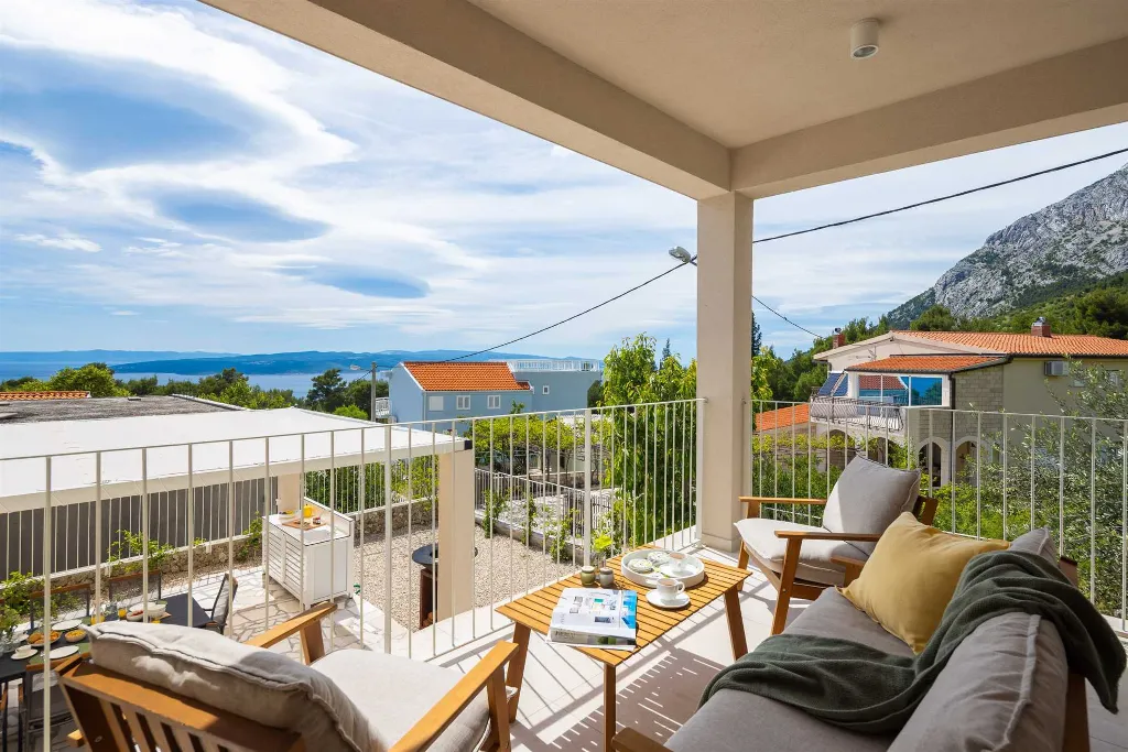 Modern Poolside Villa Retreat in Baška Voda