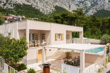 Modern Poolside Villa Retreat in Baška Voda