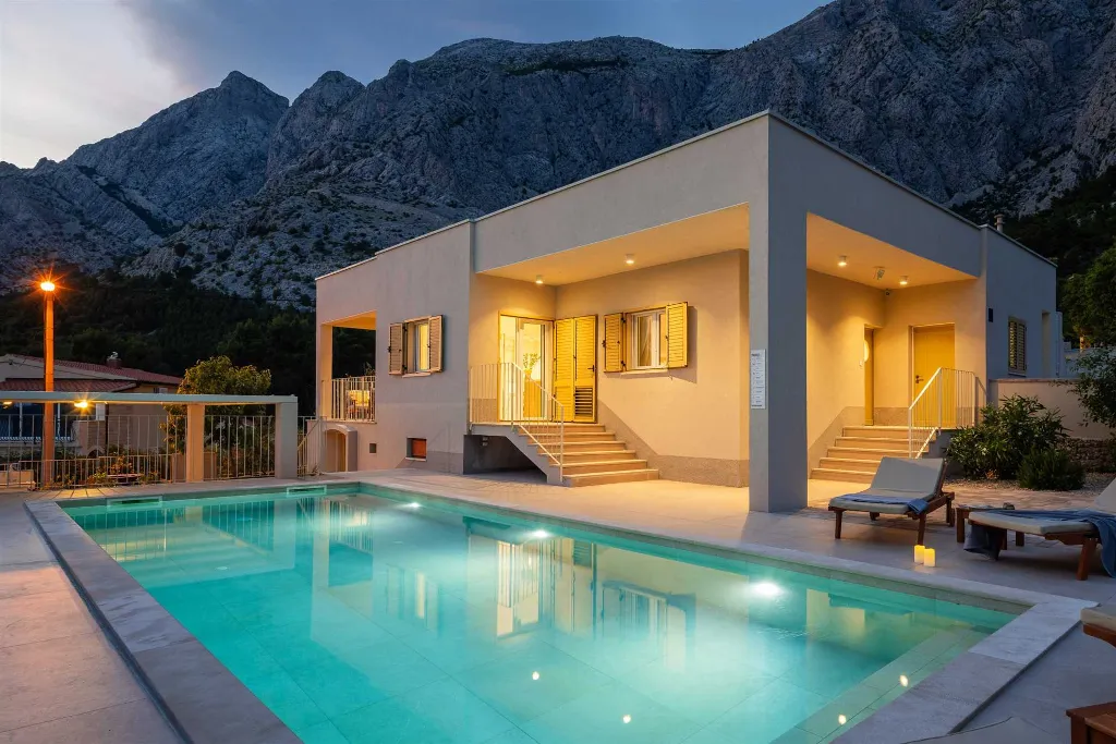 Modern Poolside Villa Retreat in Baška Voda