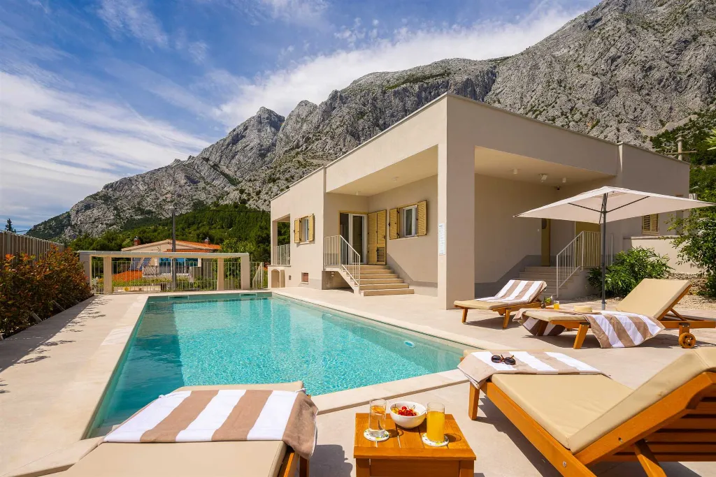 Modern Poolside Villa Retreat in Baška Voda