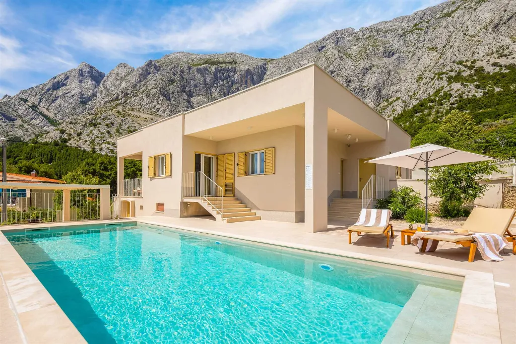 Modern Poolside Villa Retreat in Baška Voda