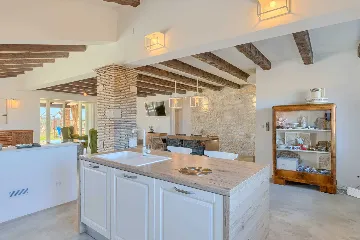 Family Villa with Pool and Large Garden in Tar