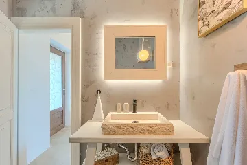 Family Villa with Pool and Large Garden in Tar