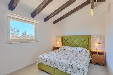 Family Villa with Pool and Large Garden in Tar