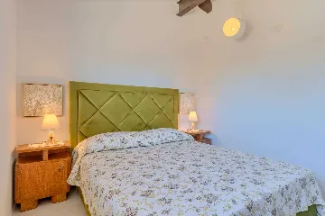 Family Villa with Pool and Large Garden in Tar