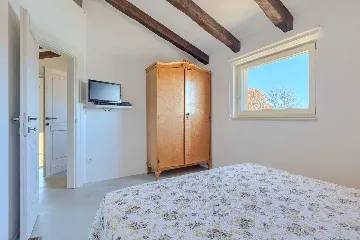 Family Villa with Pool and Large Garden in Tar