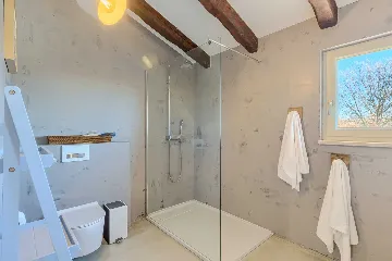 Family Villa with Pool and Large Garden in Tar