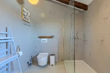 Family Villa with Pool and Large Garden in Tar