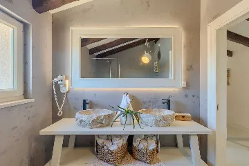 Family Villa with Pool and Large Garden in Tar