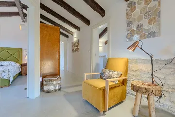 Family Villa with Pool and Large Garden in Tar