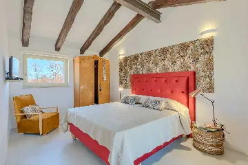 Family Villa with Pool and Large Garden in Tar