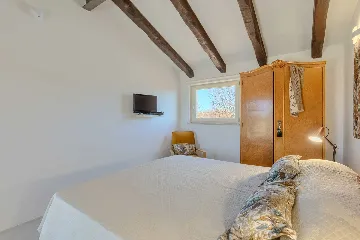 Family Villa with Pool and Large Garden in Tar