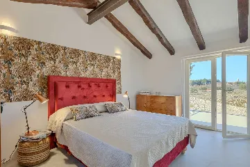 Family Villa with Pool and Large Garden in Tar