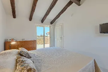 Family Villa with Pool and Large Garden in Tar