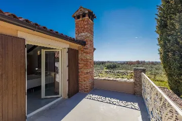 Family Villa with Pool and Large Garden in Tar