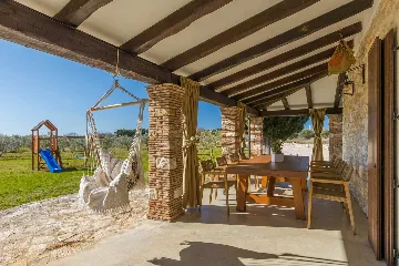 Family Villa with Pool and Large Garden in Tar