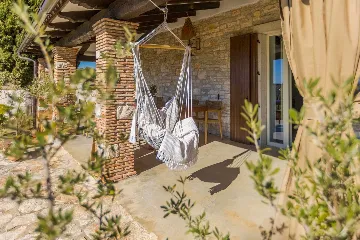 Family Villa with Pool and Large Garden in Tar