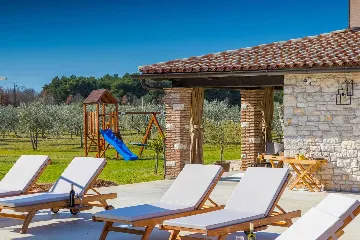 Family Villa with Pool and Large Garden in Tar