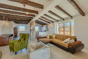 Family Villa with Pool and Large Garden in Tar