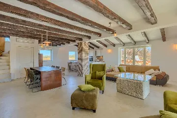 Family Villa with Pool and Large Garden in Tar