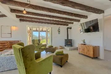 Family Villa with Pool and Large Garden in Tar