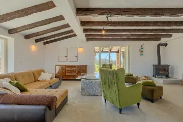 Family Villa with Pool and Large Garden in Tar