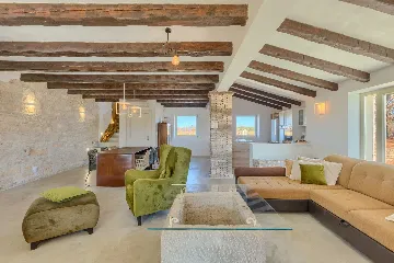 Family Villa with Pool and Large Garden in Tar