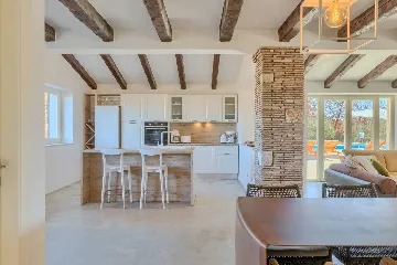 Family Villa with Pool and Large Garden in Tar