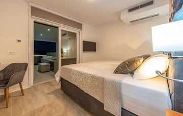 Modern Seaview Villa with Pool in Maslenica