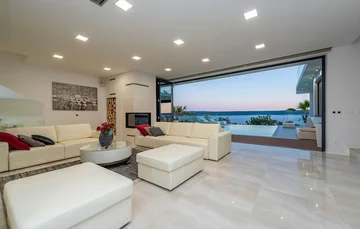 Modern Seaview Villa with Pool in Maslenica