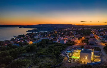 Modern Seaview Villa with Pool in Maslenica