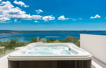 Modern Seaview Villa with Pool in Maslenica