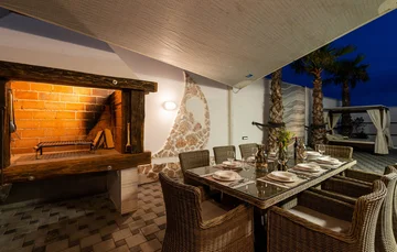 Modern Seaview Villa with Pool in Maslenica