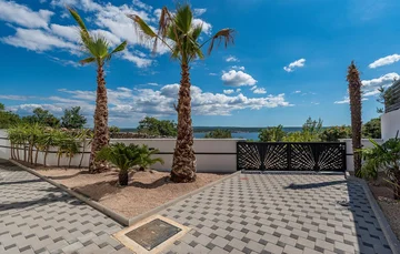 Modern Seaview Villa with Pool in Maslenica