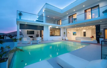 Modern Seaview Villa with Pool in Maslenica