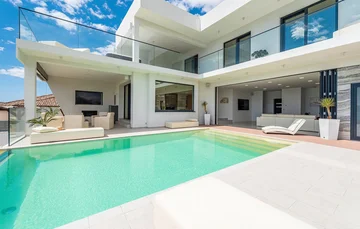 Modern Seaview Villa with Pool in Maslenica