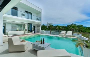 Modern Seaview Villa with Pool in Maslenica