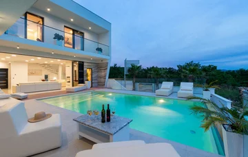 Modern Seaview Villa with Pool in Maslenica